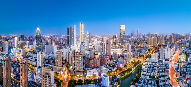 Аэрофотосъемка Китай Яньчэн городской архитектурный пейзаж ночная точка зрения