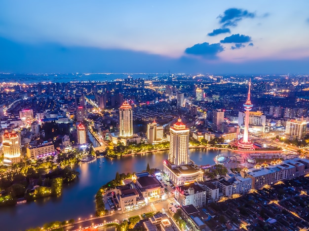 Fotografia aerea dello scenario della città di nantong, jiangsu di notte