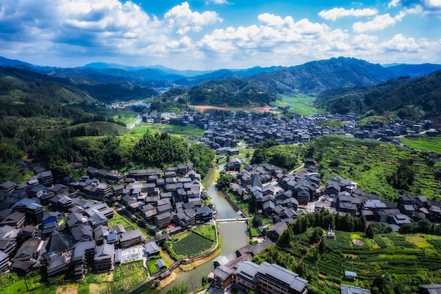 Liuzhou Sanjiang Chengyang Bazhai 목가적인 풍경 파노라마의 항공 사진