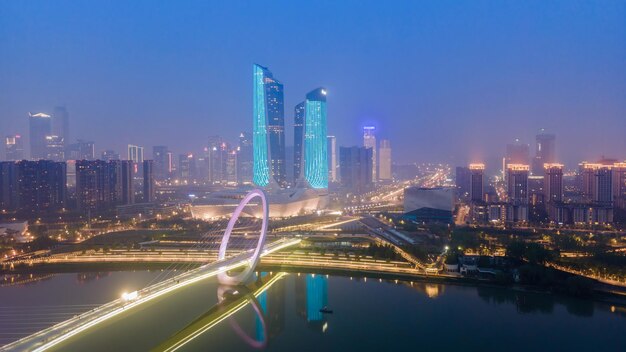 中国南京の近代建築風景の夜景を空撮