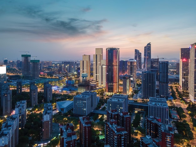 中国南京の近代建築風景の夜景を空撮