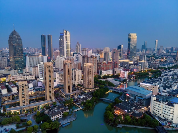 現代中国都市の夜景と建築風景の空撮