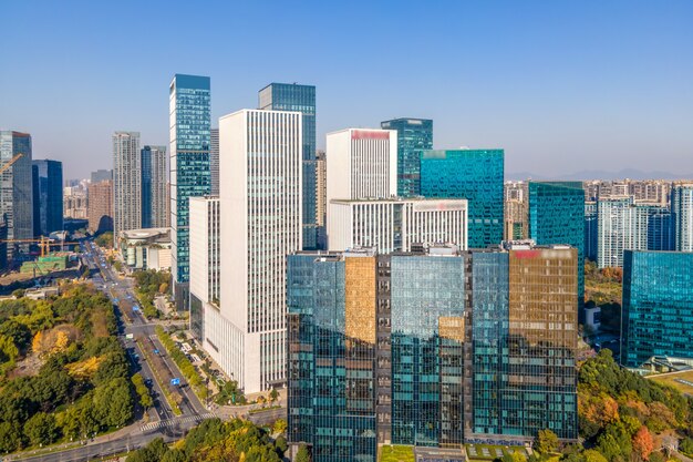 La fotografia aerea dello skyline del moderno paesaggio architettonico urbano a hangzhou, cina