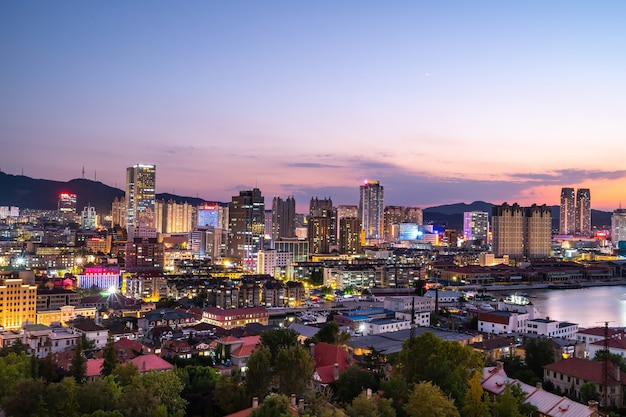 Photo aerial photography of yantai urban architectural landscape at night