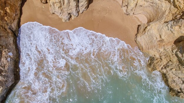 Aerial. Скалы и пляжи рядом с пляжами Портимана.