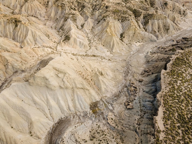 Foto vista aerea del paesaggio delle montagne