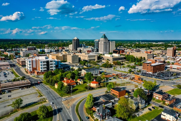 Photo aerial shot of the city of greensboro, in north carolina during daylight