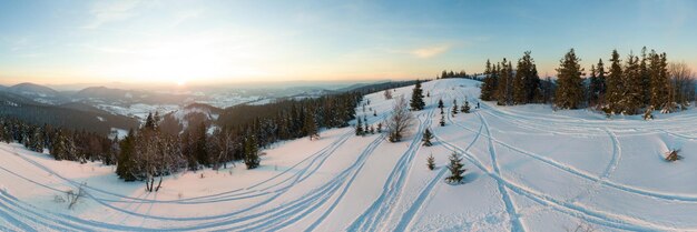 Aerial shot of majestic sunrise in the mountains valley between
the mountains is covered with fog and is illuminated by the warm
rays of the rising sun mountains covered with forest natural