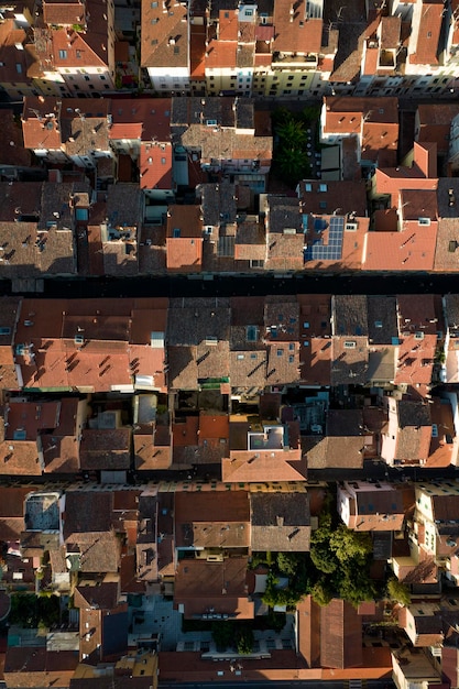 写真 テラコッタ タイルの屋根の空撮