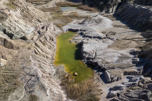 Photo aerial shot of opencast mine lake