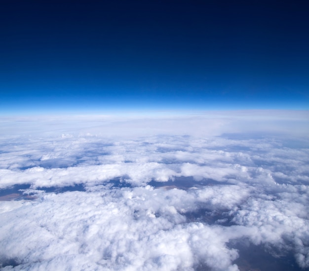 雲の背景と空中空