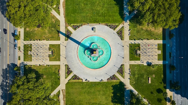 Photo aerial top down of ornate fountain in city park indianapolis