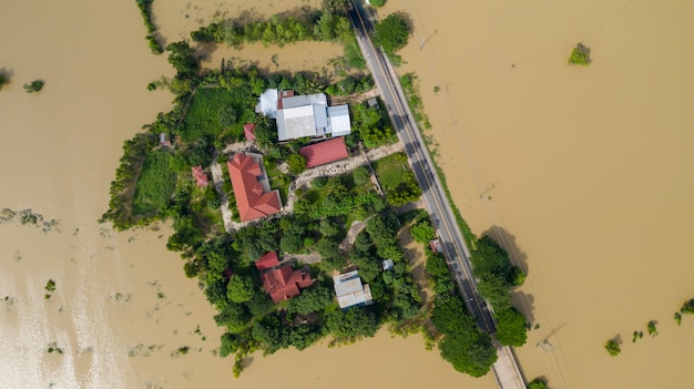 Flood水田と村の空中のトップビュー