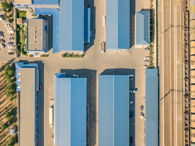 Фото Вид с воздуха на склады ангаров возле зоны промышленного завода f