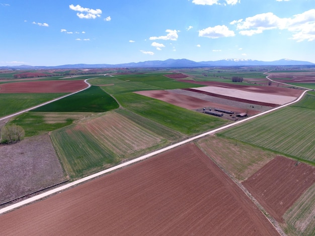 Photo aerial view of agricultural field against sky