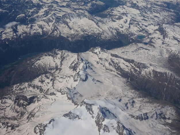 アルプス山の空撮