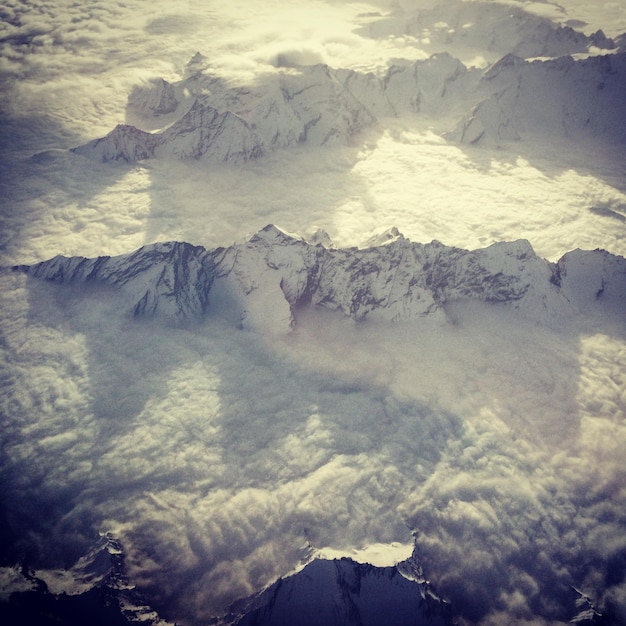 Foto vista aerea delle alpi