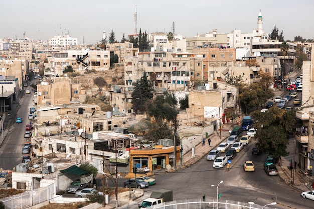 Foto vista aerea della città di amman, capitale della giordania.