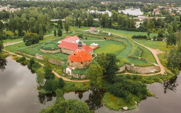 Photo aerial view of ancient korela fortress in priozersk