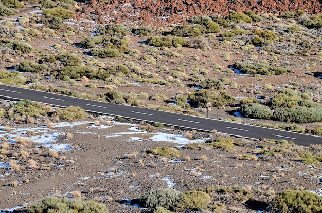 カナリア諸島のアスファルト道路の航空写真