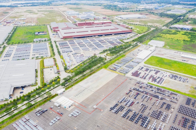 Вид с воздуха на различные промышленные заводские здания