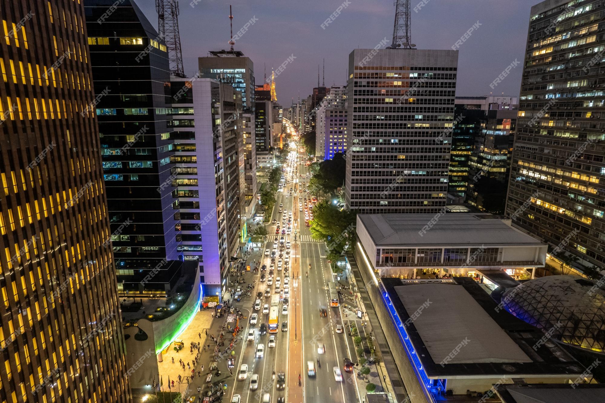 Sao Paulo/Brazil: Decathlon, Forever21 Stores, in Paulista Avenue, Night  Editorial Photography - Image of avenue, downtown: 174237562