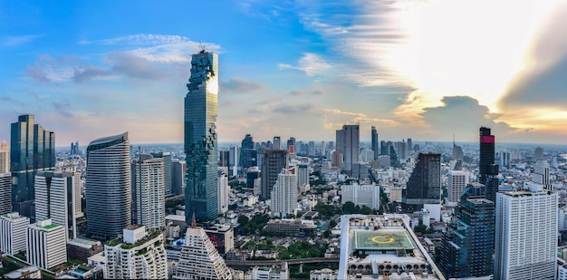 Photo aerial view of bangkok modern office buildings, condominium in bangkok city