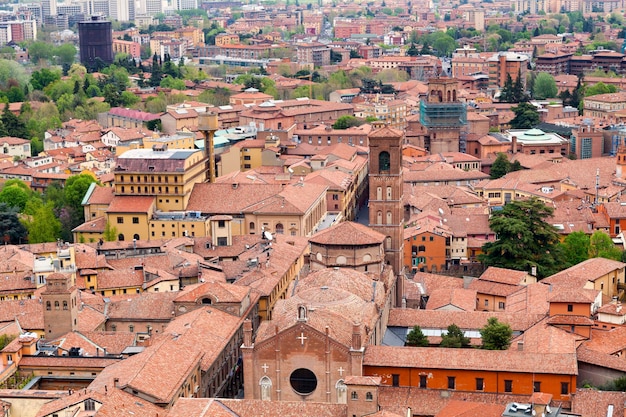 Veduta aerea della basilica di san giacomo maggiore a bologna