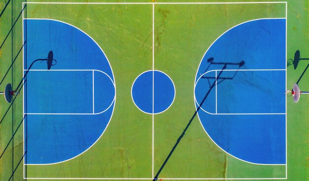 Photo aerial view of basketball court