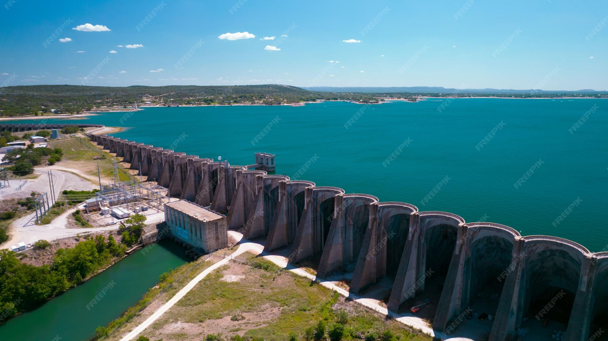 Premium Photo Aerial view of the beautiful shore of buchanan dam in texas