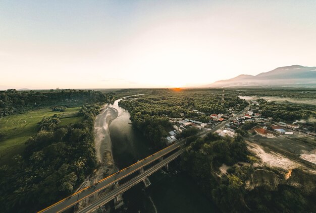 Photo aerial view of the beautiful sunset on the bridge