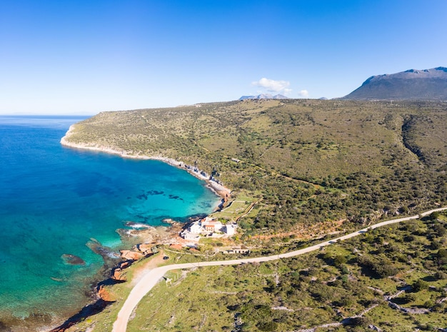 사진 그리스의 장엄한 해안선에 있는 아름다운 물만 조감도 청록색 투명한 물 독특한 바위 절벽 그리스 여름 최고의 여행 목적지 마니 반도 펠로폰네소스