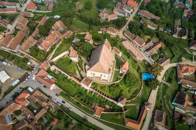 ビエルタンの要塞化されたサクソン教会の空中写真ビエルタンの村のユネスコ世界遺産トランシルバニアルーマニアヨーロッパルーマニア旅行先