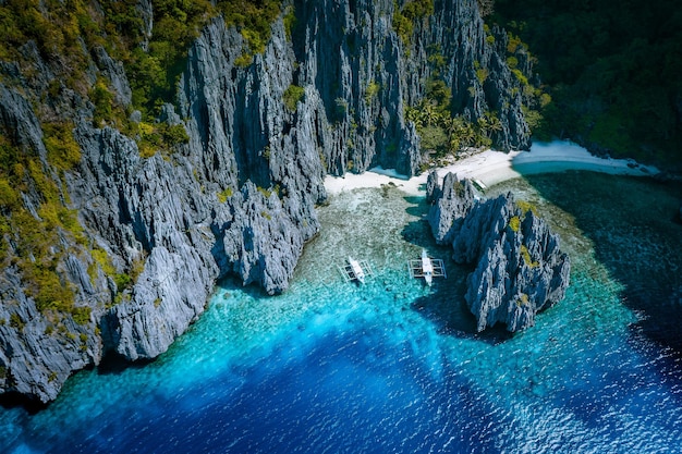 Photo aerial view of boats moored in sea