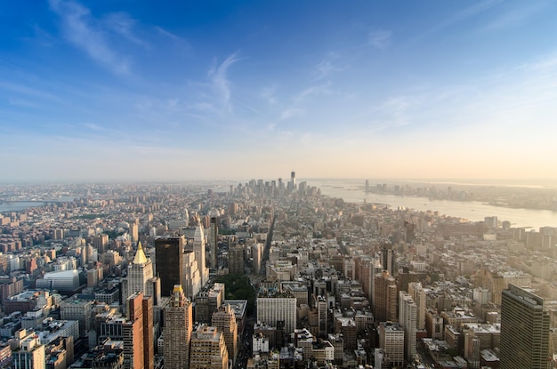 Photo aerial view of buildings against blue sky on sunny day