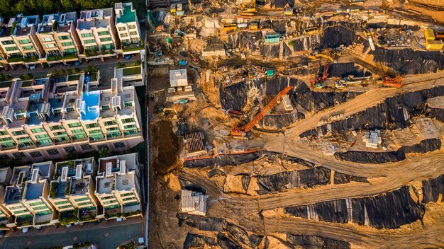 Photo aerial view of buildings by construction site