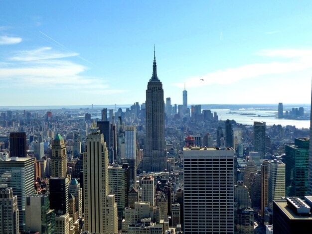 Photo aerial view of buildings in city against sky