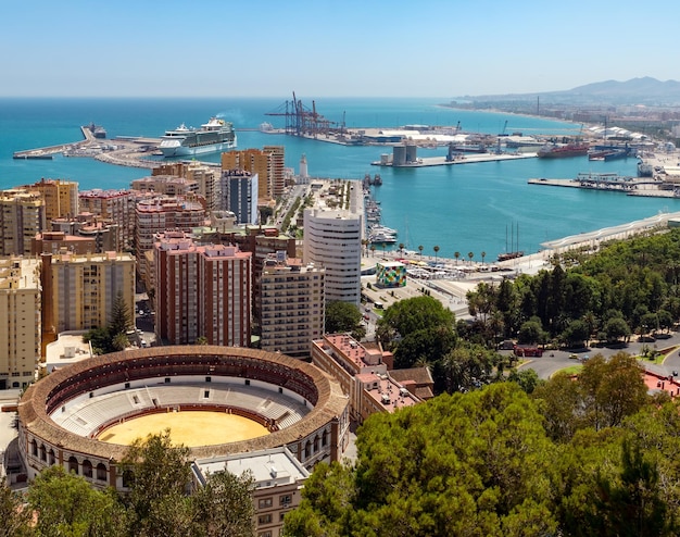 Photo aerial view of buildings and stadium in city