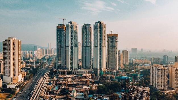 インド の ムンバイ の 活気 の ある 都市 景色 の 空中 景色