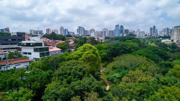 Вид с воздуха на район Камполим в Сорокабе, Бразилия