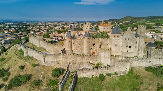 カルカソンヌの中世都市と要塞城の空撮