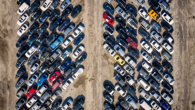 Photo aerial view of cars at parking lot