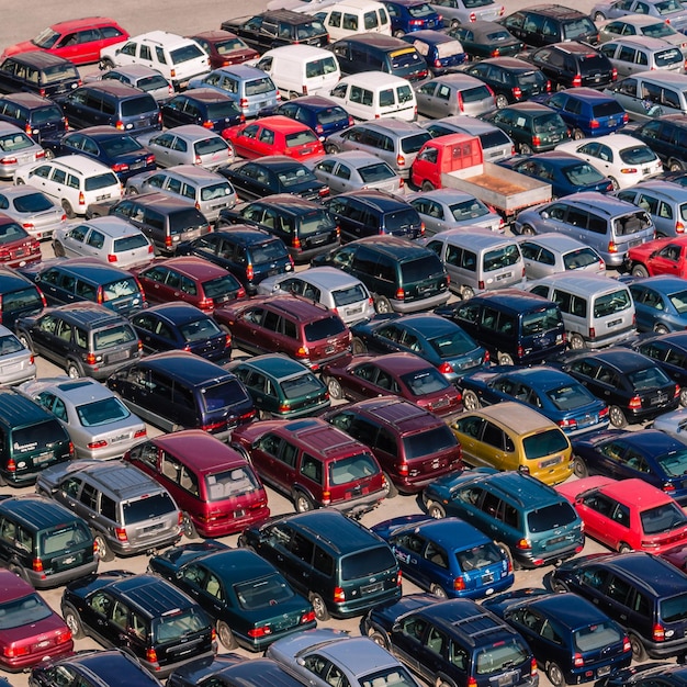 Photo aerial view of cars in traffic on street