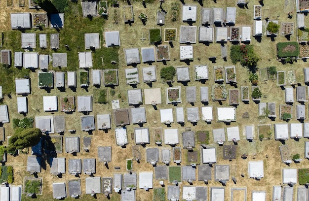 Foto vista aerea di un cimitero