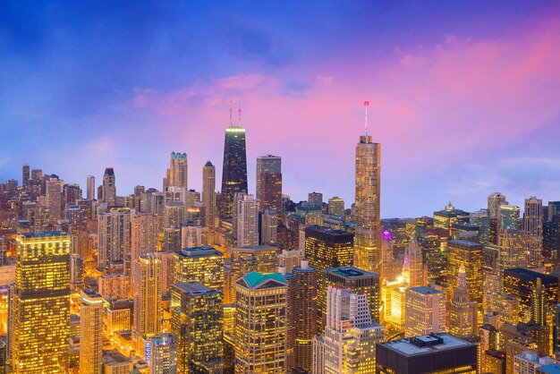 Photo aerial view of chicago downtown at sunset from high above.