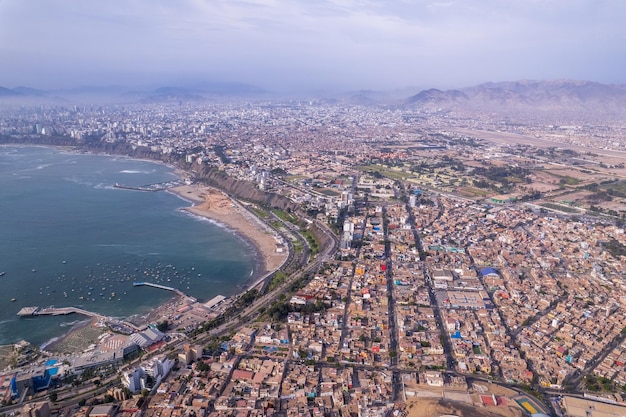 Вид с воздуха на променад Чоррильос в Лиме