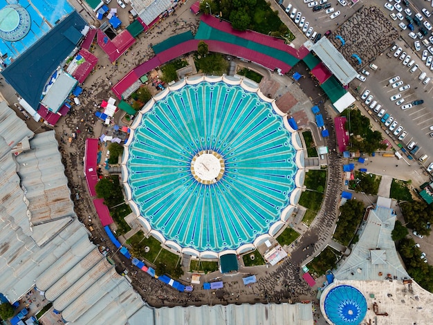 Photo aerial view of the chorsu market in tashkent uzbekistan