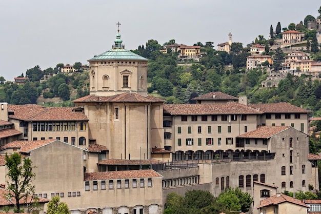 이탈리아 베르가모(Bergamo Italy)의 시타 알타 어퍼(Citta Alta) 마을의 공중 전망