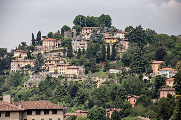 이탈리아 베르가모(Bergamo Italy)의 시타 알타 어퍼(Citta Alta) 마을의 공중 전망