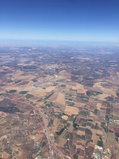 空に照らされた街の空中景色